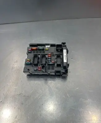 Peugeot 206 Fuse module 9650663880