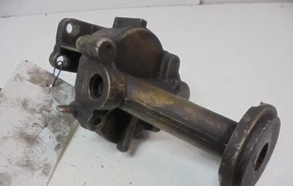 Volvo 760 Oil pump 