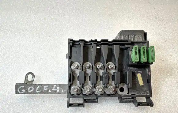 Volkswagen Golf IV Fuse module 