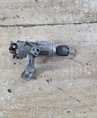 Toyota Corolla E120 E130 Ignition lock 45020024 10Y0TA