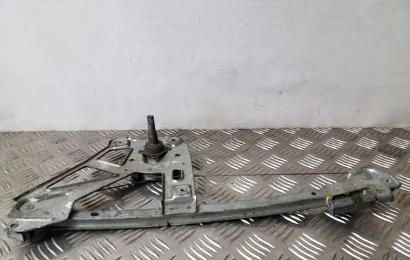 Rear door manual window regulator
