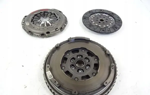 Nissan Qashqai Clutch set kit 302103464R