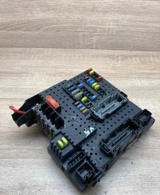Volvo XC90 Fuse module 30732769 05W425