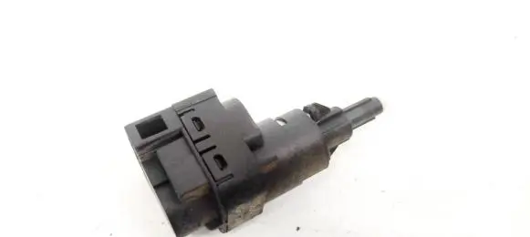 Volkswagen Touran I Brake pedal sensor switch