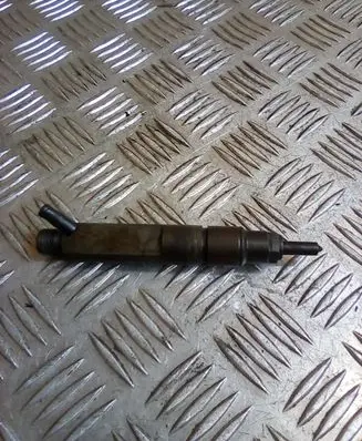 Audi A6 S6 C5 4B Fuel injector 028130201T