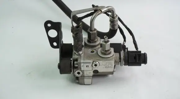 Seat Leon (5F) Fuel pressure regulator 5Q0906009L 5Q0906011C