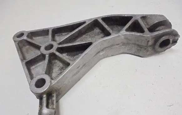 Opel Astra G Engine mounting bracket 90575233