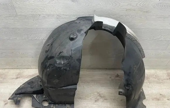 Front wheel arch liner splash guards