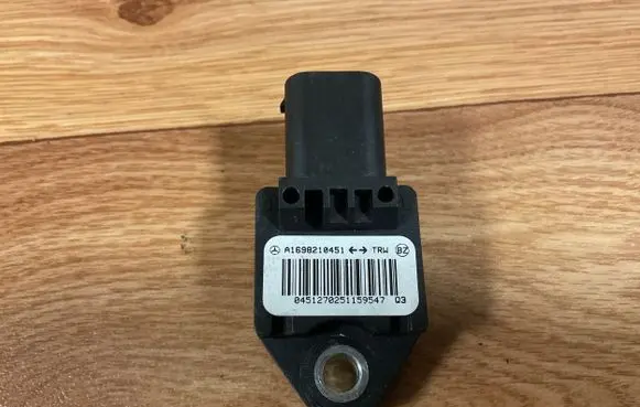 Mercedes-Benz B W245 Airbag deployment crash/impact sensor A1698210451