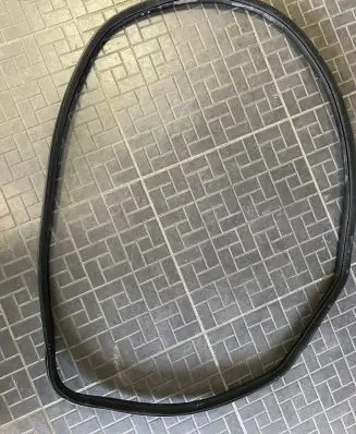 Citroen DS5 Rear door rubber seal (on body) 