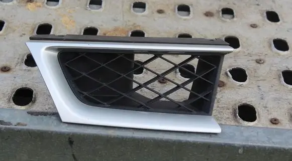 Subaru Impreza II Front grill 340290984