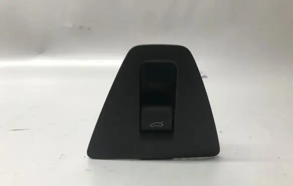 Volkswagen Jetta VII Tailgate/boot open switch button 17B867375 3G0959831
