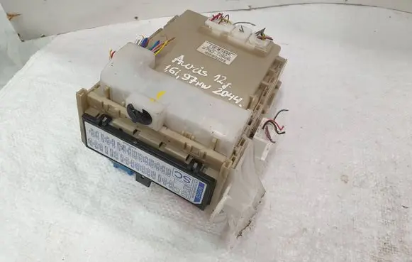 Toyota Auris 150 Fuse box set 8273002J50A 279212B06