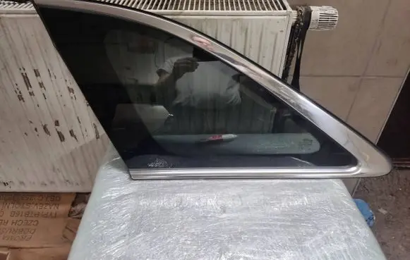 KIA Sorento Rear side window 43R000399 E000008 DOT748A53M35