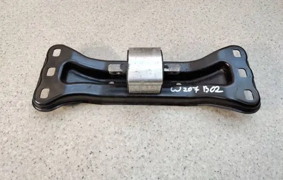 Mercedes-Benz E A207 Gearbox mounting bracket A2042422501