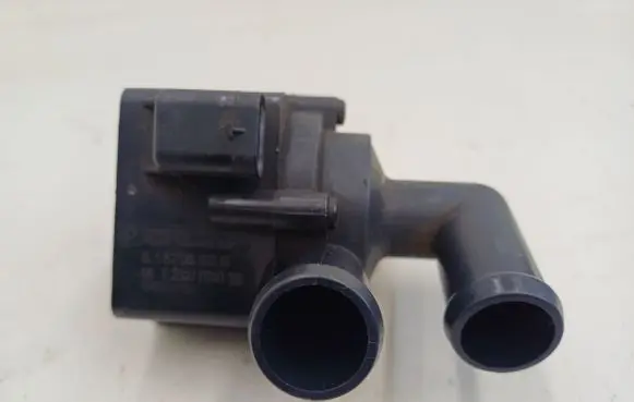 Volvo XC90 Electric auxiliary coolant/water pump 518705030
