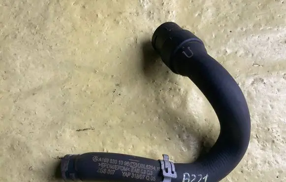 Mercedes-Benz B W245 Engine coolant pipe/hose A1698301096 ZGS007 1698301096