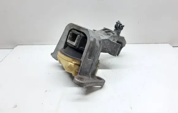 Engine mount bracket