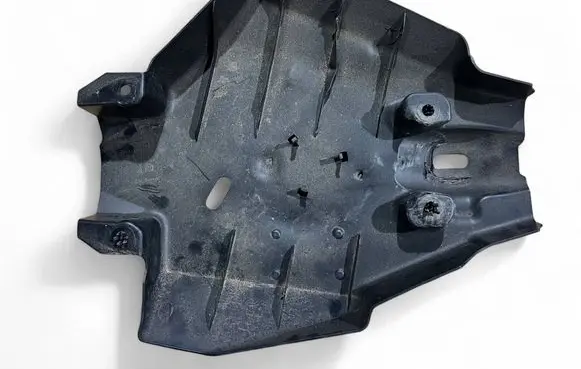 Rear underbody cover/under tray