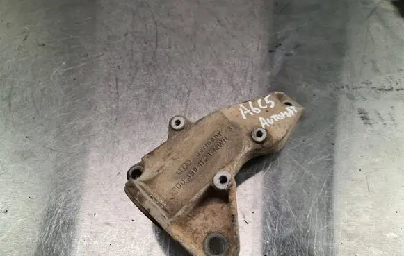 Audi A6 S6 C5 4B Gearbox mounting bracket 8D0399114T