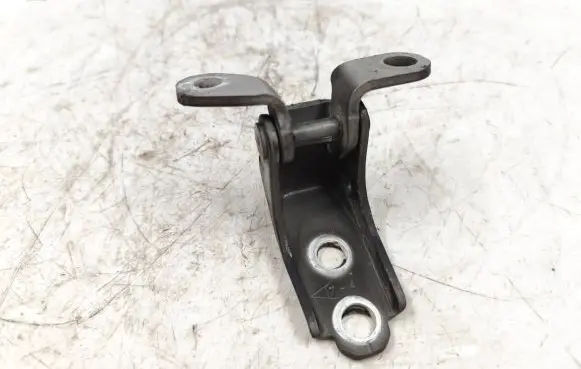 Honda CR-V Front door upper hinge