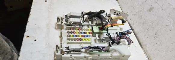 Ford Focus Fuse module DM5T14014 E11I000012 E11A002236