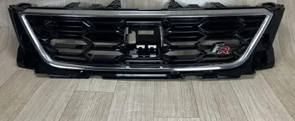 Seat Ateca Front bumper upper radiator grill 575853654E