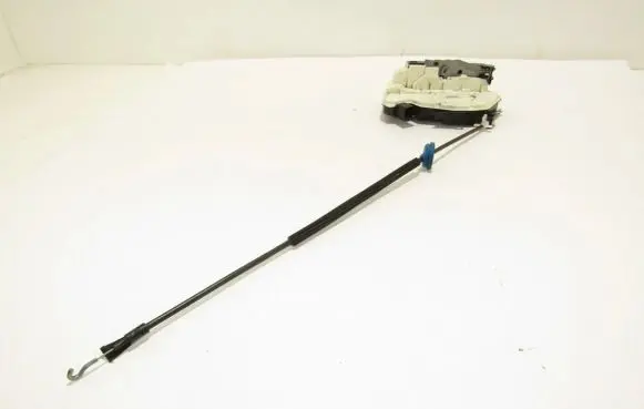 Volkswagen Scirocco Front door lock 5N2837015A