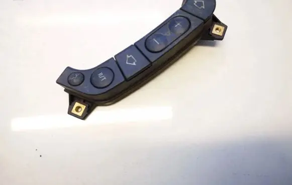 Steering wheel buttons/switches
