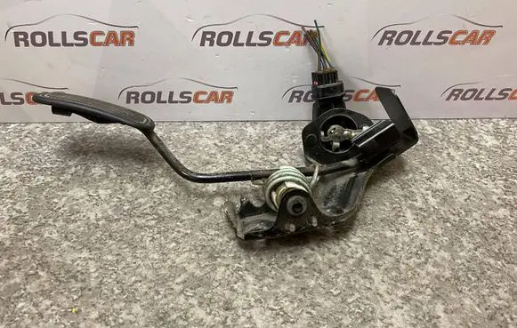 Toyota Avensis Verso Accelerator throttle pedal
