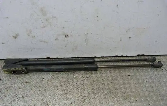 Toyota Auris 150 Tailgate hydraulic set 