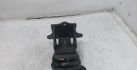 KIA Sorento Engine mount bracket