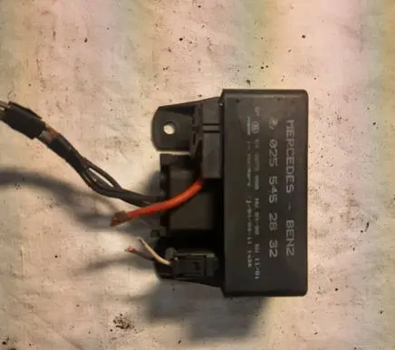 Mercedes-Benz A W168 Glow plug pre-heat relay 0255452832 899075000