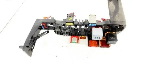 Volkswagen PASSAT B5 Fuse box set 8D1937545