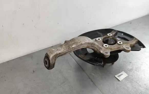 Front wheel hub spindle knuckle