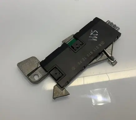 Mercedes-Benz E W211 Aerial antenna amplifier A2118701290 2118701290