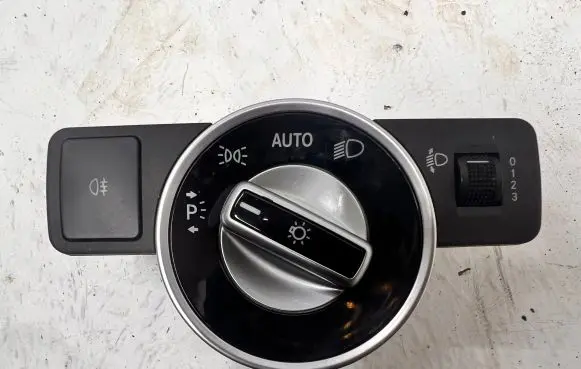 Mercedes-Benz C W204 Light switch A2049053103 10091543