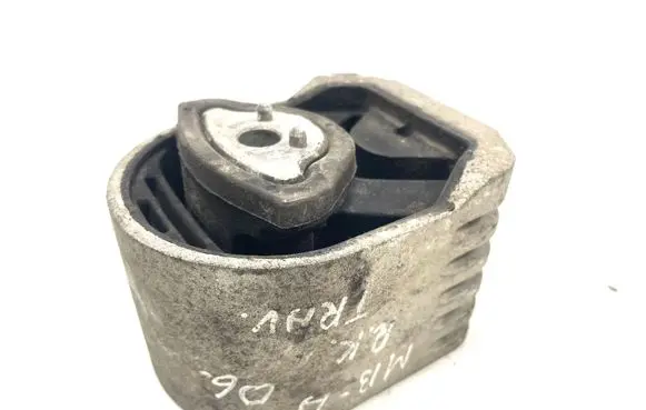 Mercedes-Benz A W169 Engine mount bracket A1692400717