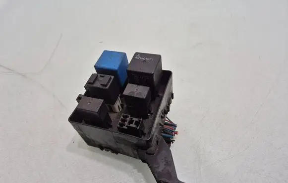 Mitsubishi Pajero Fuse box set MR301971