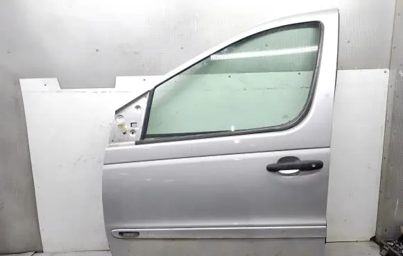 Mercedes-Benz Vaneo W414 Front door