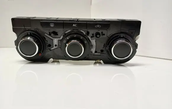 Skoda Octavia Mk2 (1Z) Climate control unit 3T0820047AB