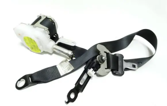 Toyota Auris E180 Front seatbelt 7P1770P 069676 033855