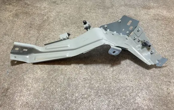 Volvo XC40 Headlight/headlamp mounting bracket 32348652