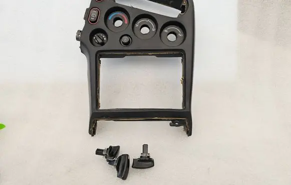 Mitsubishi Eclipse (D21A/D22A/D27A) Central console control unit MB439454