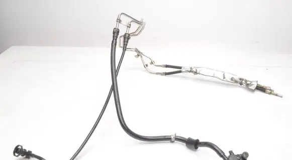 Volvo XC90 Fuel injector supply line/pipe 