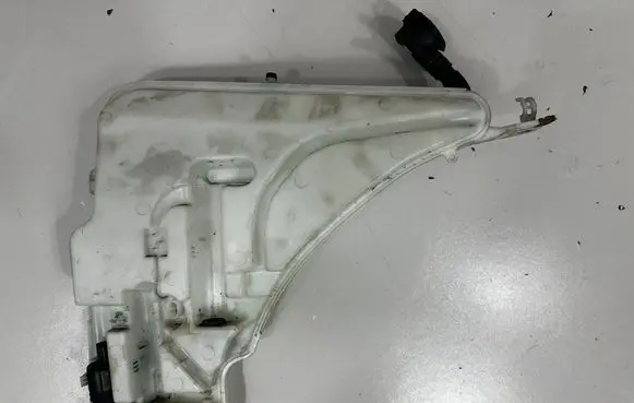 BMW 4 F32 F33 Windshield washer fluid reservoir/tank 7241679 7241672