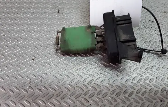 Mercedes-Benz Vito Viano W638 Heater blower motor/fan resistor X19133282S