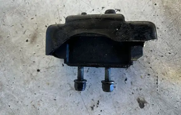 Iveco Daily 6th gen Engine mount bracket 5801283685