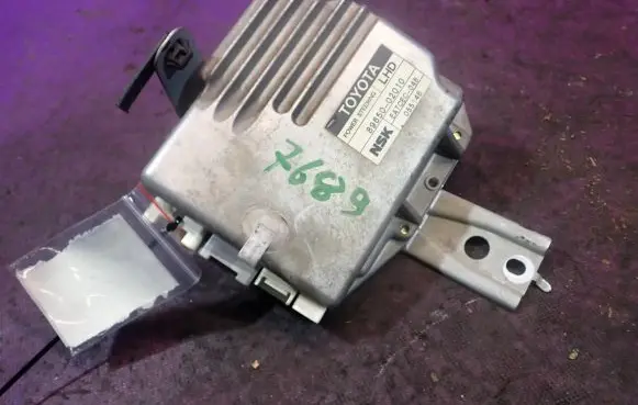 Toyota Corolla E120 E130 Power steering pump 8965002010