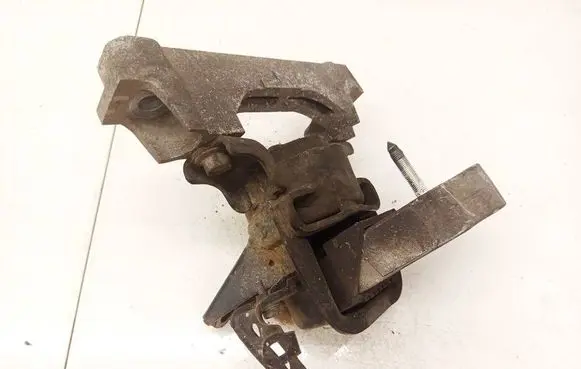 Toyota RAV 4 (XA30) Engine mount bracket 